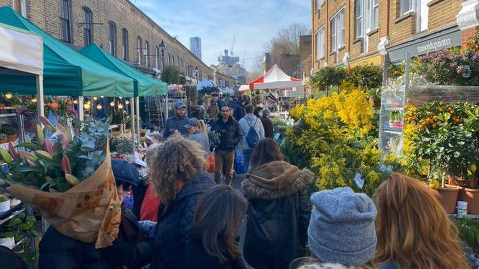 columbia road flower market in the evening