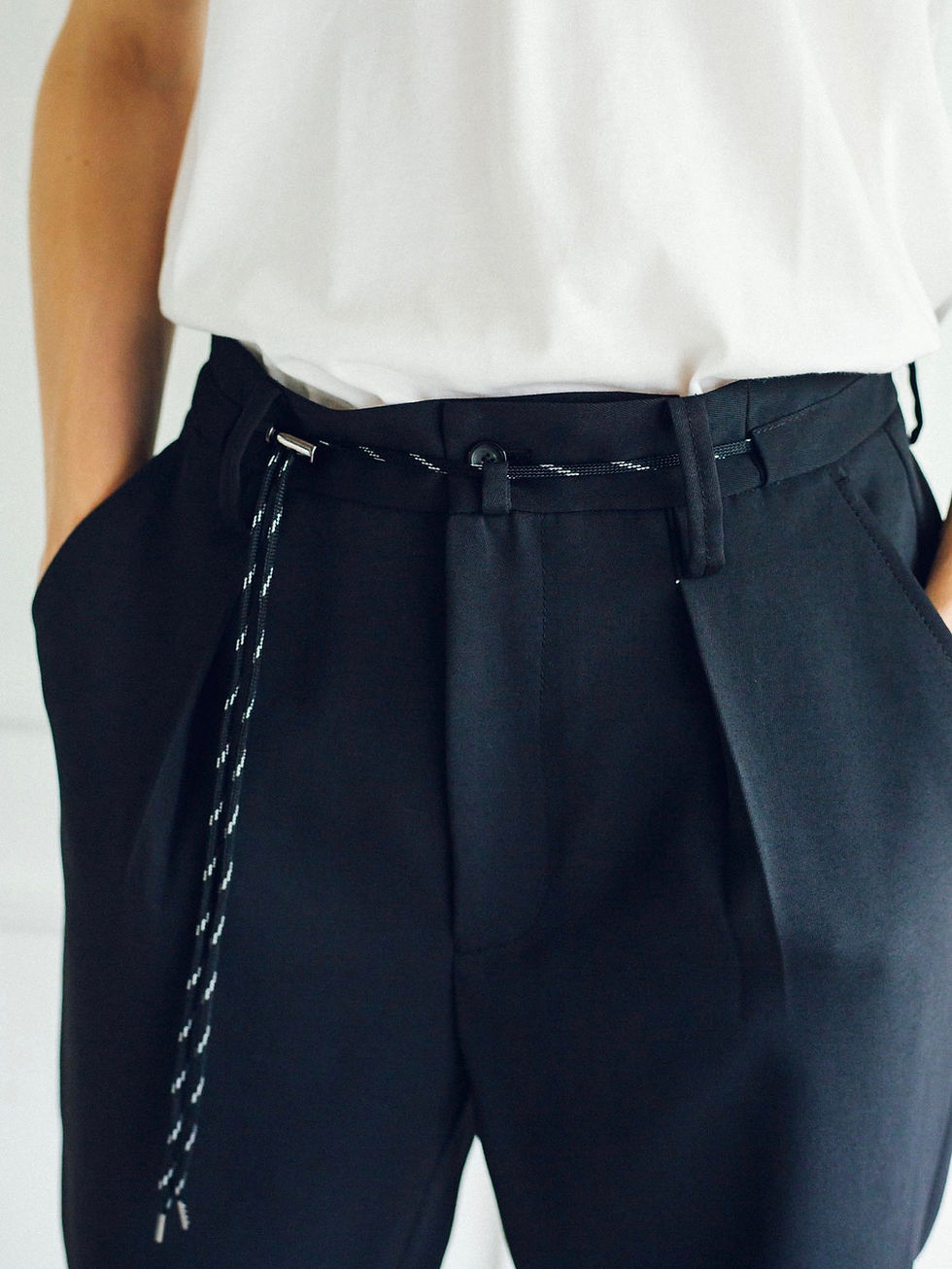 サムネイル： Drawstring Tapered Slacks