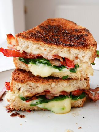 Gebratenes Käse Speck Sandwich