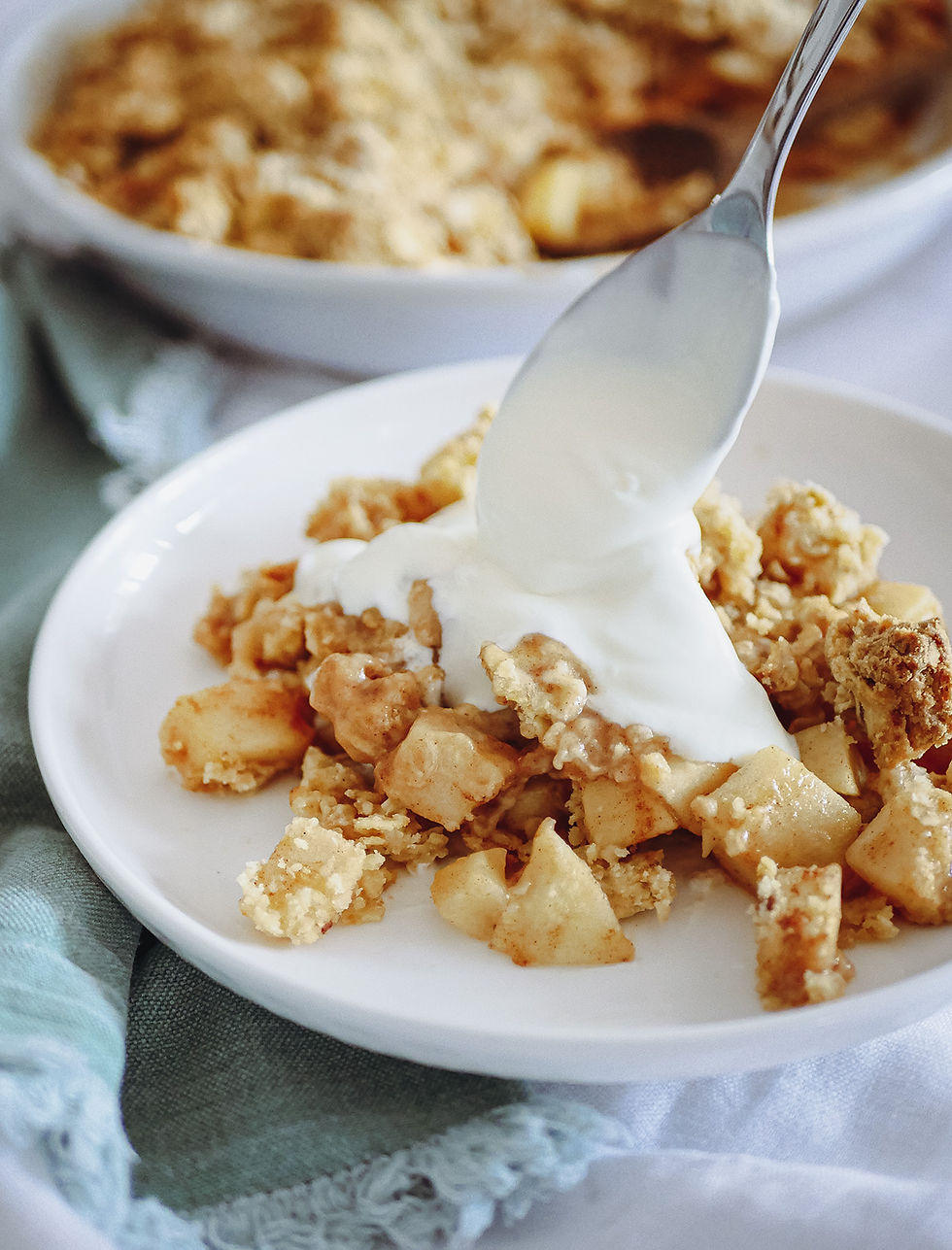 Streuselauflauf mit Äpfeln, Pflaumenauflauf mit Butter-Mandelstreusel