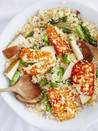 Spargel Couscous Salat mit Halloumi