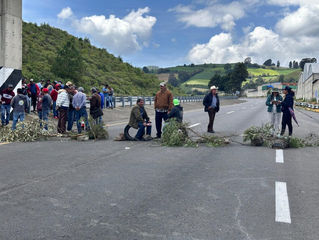 Ejidatarios bloquean la autopista Tenango–Ixtapan exigen cumplimiento de obras