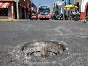Inseguridad y baches afectan vida diaria en San Mateo Otzacatipan