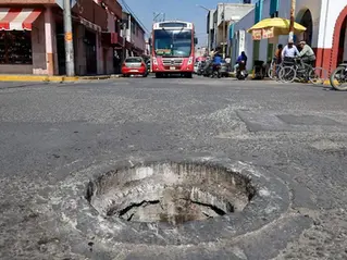 Inseguridad y baches afectan vida diaria en San Mateo Otzacatipan