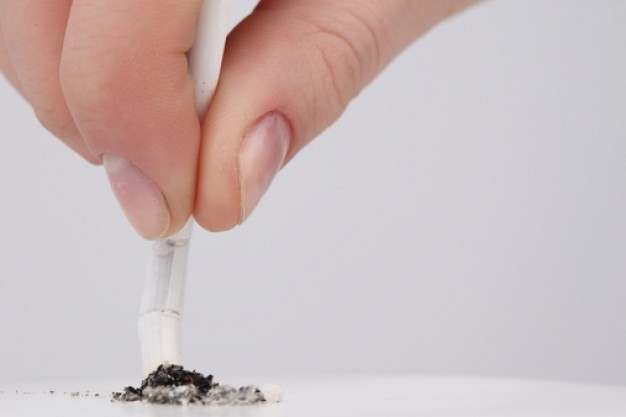O cigarro é uma das causas de trombose. Para prevenir a trombose, é necessário parar de fumar!