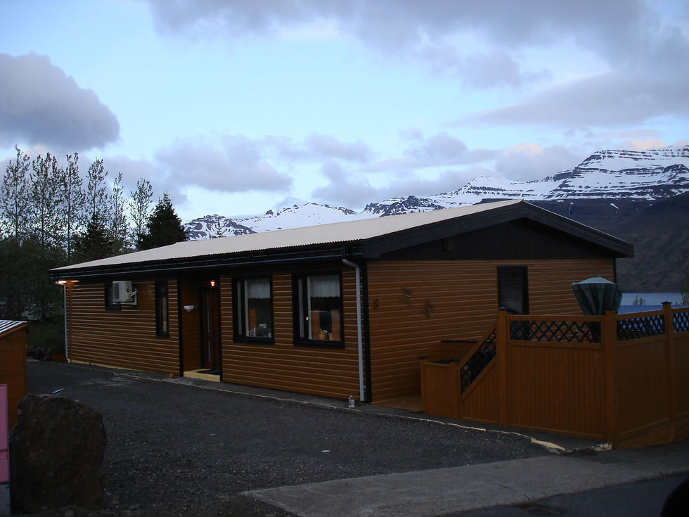 Skólsbrekka 8 (Miðhjalli )