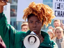 40% das vítimas de estrupro no país são meninas negras e adolecentes, aponta pes