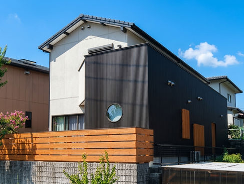 高台にある眺めのよい家