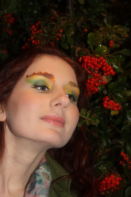 autumn-fall-makeup-colorful-green-yellow-orange-swarowsky-glitter-rowan-sorb.jpe