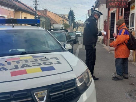 Șoc la Mireșu Mare: Un bărbat a mers complet dezbrăcat pe stradă. Poliția a deschis dosar penal