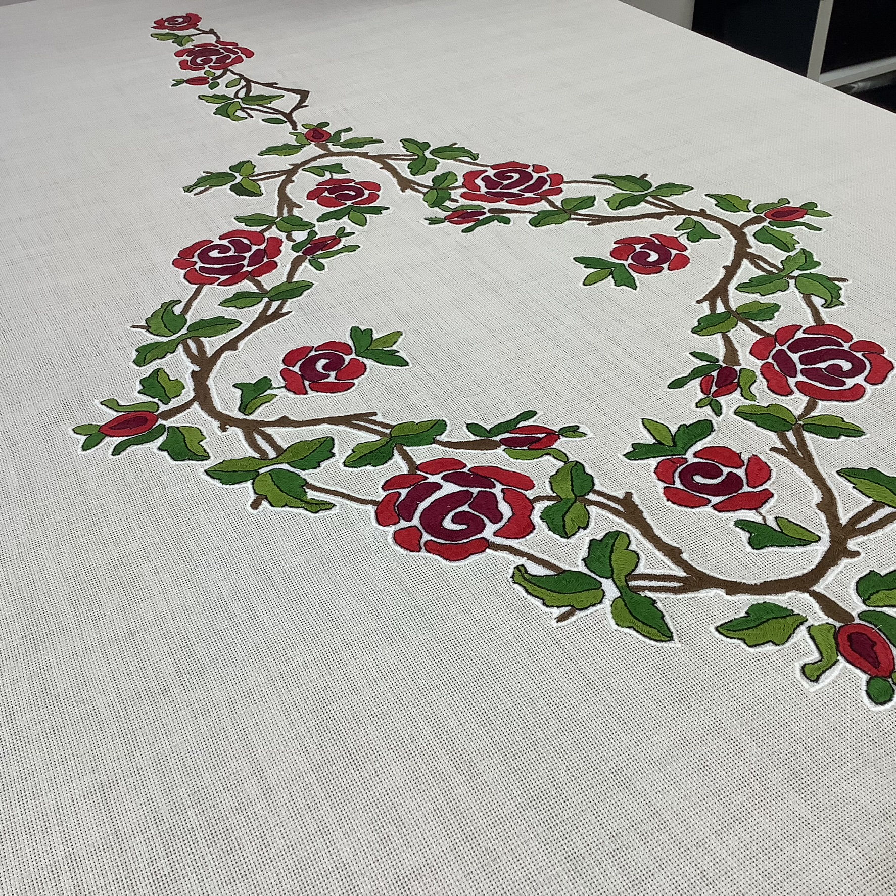 Kırmızı Çiçekli Kaneviçeli Masa Örtüsü -160*260 CM