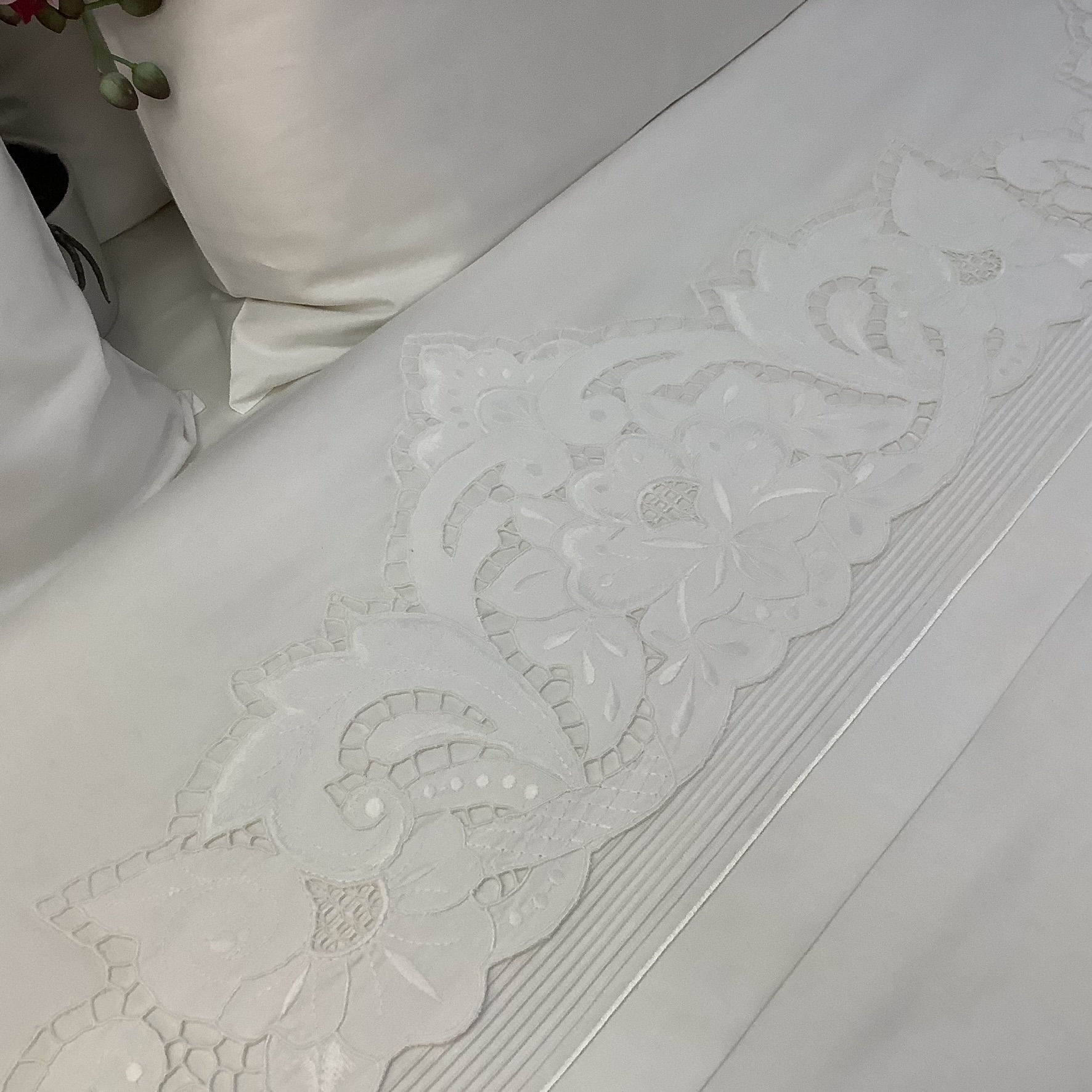 Beyaz İşli Pamuk Saten Nevresim Takımı -6 parça