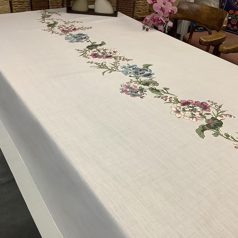 Küçük resim: Çiçek Aplikeli Masa Örtüsü - 160*260 cm