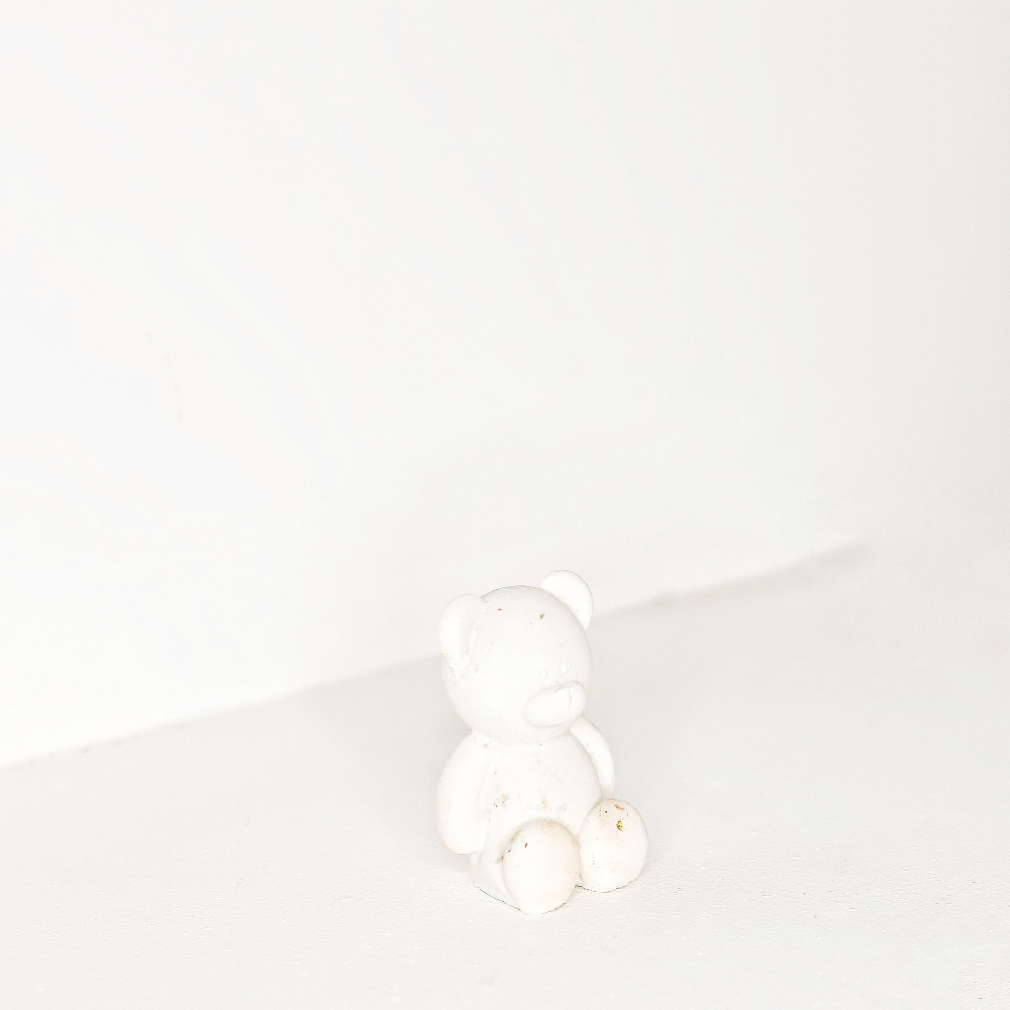 Ourson Blanc avec Feuilles D'or