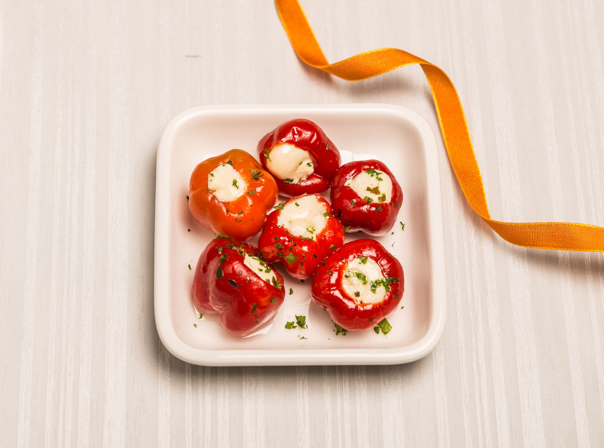 Gefüllte rote Kirschpaprika mit Frischkäse