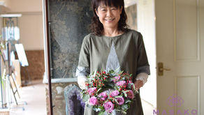 NFD資格検定、フラワー装飾技能士検定指導校で、今回NFD講師研究科コース「薔薇のリース」を受講なさいました、T.Kさんの作品をご紹介いたします。