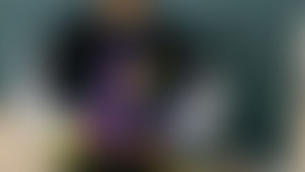 NFDフラワーデザイナー資格検定2級試験テーマ「非対称のブーケ」チエさんの作品をご紹介します。