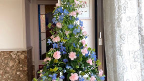 フラワー装飾技能検定1級試験テーマ課題1、骨組み付花束「ラウンド」課題2、フラワーアレンジメント「ピラミッド」課題3、ブーケ「トライアンギュラ」を受講なさいました、めいさんの作品をご紹介