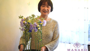 NFDフラワーデザイナー、資格検定2級コース「並行-植生的」を受講なさいました、ようこさんの作品をご紹介いたします。