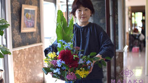 MASAKOフラワーデザインスクール、NFD公認校です。NFD講師研究科コースを受講なさいました、みゆきさんの作品、「フォーマルリニア」をご紹介いたします。