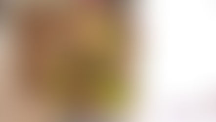 NFDフラワーデザイナー講師研究科コースで「オーバルアレンジ」を制作なさいました、さとこさんの作品をご紹介いたします。