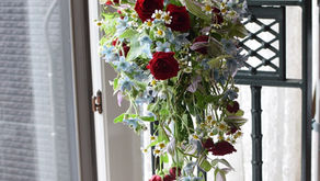 NFDフラワーデザイナー1級資格検定コース、試験テーマ「流れるようなーブーケ」やよいさんの作品