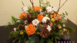 MASAKOフラワーデザインスクール　趣味で楽しむフラワーレッスン生花上級コースを受講なさいました、かずみさんの作品「Xmasアレンジ」をご紹介いたします。