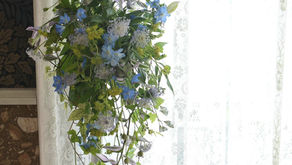 NFDフラワーデザイナー1級資格検定コース、試験テーマ「流れるようなーブーケ」やよいさんの作品