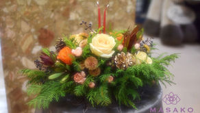 MASAKOフラワーデザインスクールNFD資格検定3級コース、推奨テーマ「Xmasテーブルアレンジ」をお母さまとご一緒に受講なさいましたはるかさんの作品をご紹介いたします。