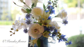 趣味で楽しむフラワーレッスン、「アーティフィシャルフラワー」上級コースでお供え花のアレンジ」を作成なさったともこさんの作品をご紹介いたします。