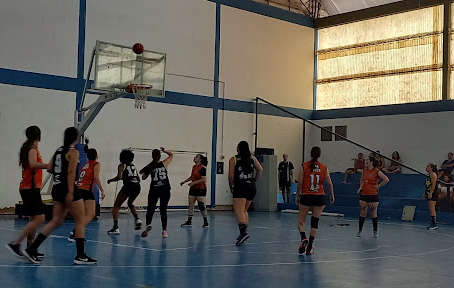 Entre arremessos, rebotes, bloqueios e goteiras: o basquete feminino no Agita UFU 2024.1