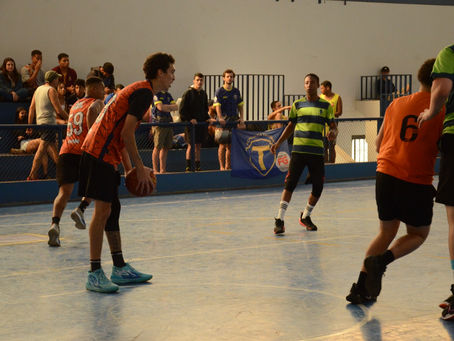 Muitos pontos e faltas: o basquete masculino no Agita UFU