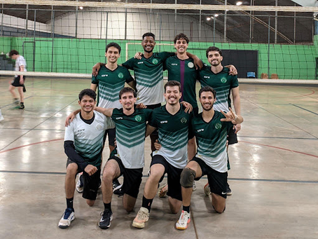 Medicina vence Psicologia no vôlei masculino em partida válida pela LEU em dia de Agita UFU 2026.2