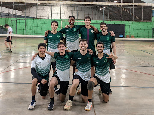 Medicina vence Psicologia no vôlei masculino em partida válida pela LEU em dia de Agita UFU 2026.2