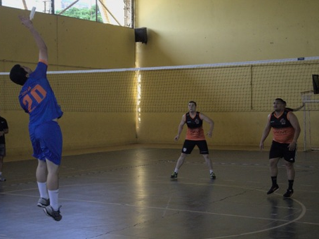 Em clima de parceria, a peteca masculina teve início na Olimpíada UFU