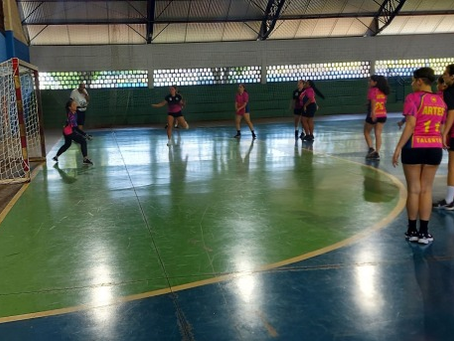 Após cinco jogos na Olimpíada, handebol foi paralisado por ‘forças maiores’