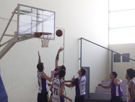 Sexta rodada de basquete masculino tem confronto clássico e recorde individual