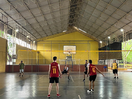 Sob forte chuva, sets rápidos de peteca masculina encerram oitavas da Olimpíada UFU 2024