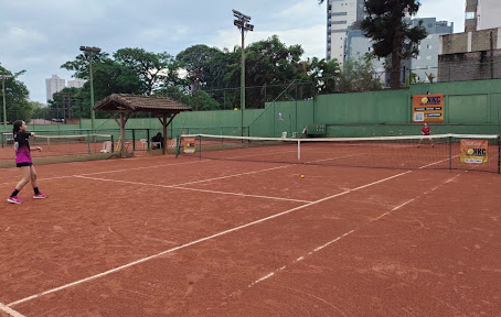 Jogos de tênis de campo adiados pela chuva retornam na Olimpíada UFU 2024