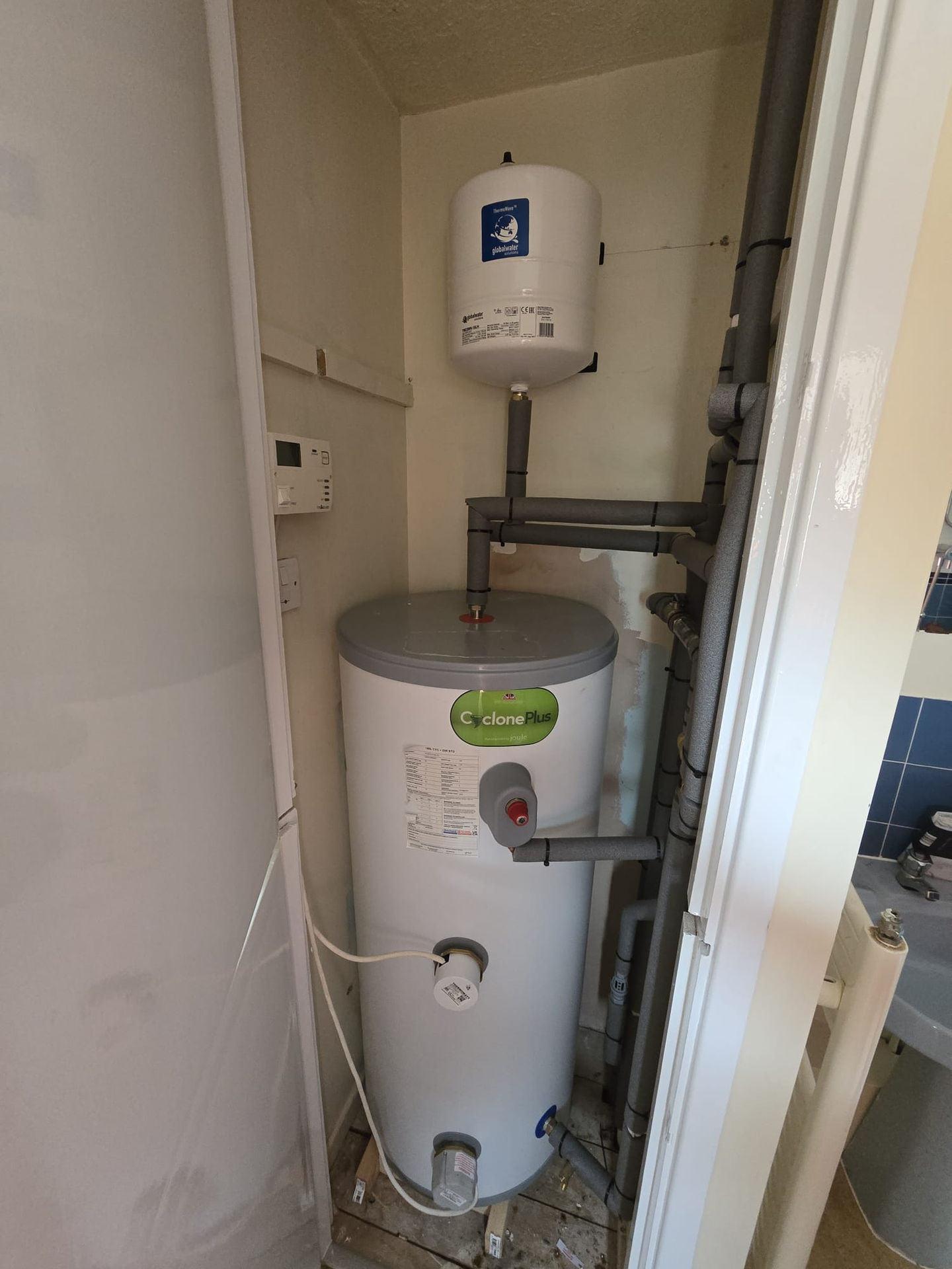 cb06d9f9-4c88-448f-879d-e0785d198c94