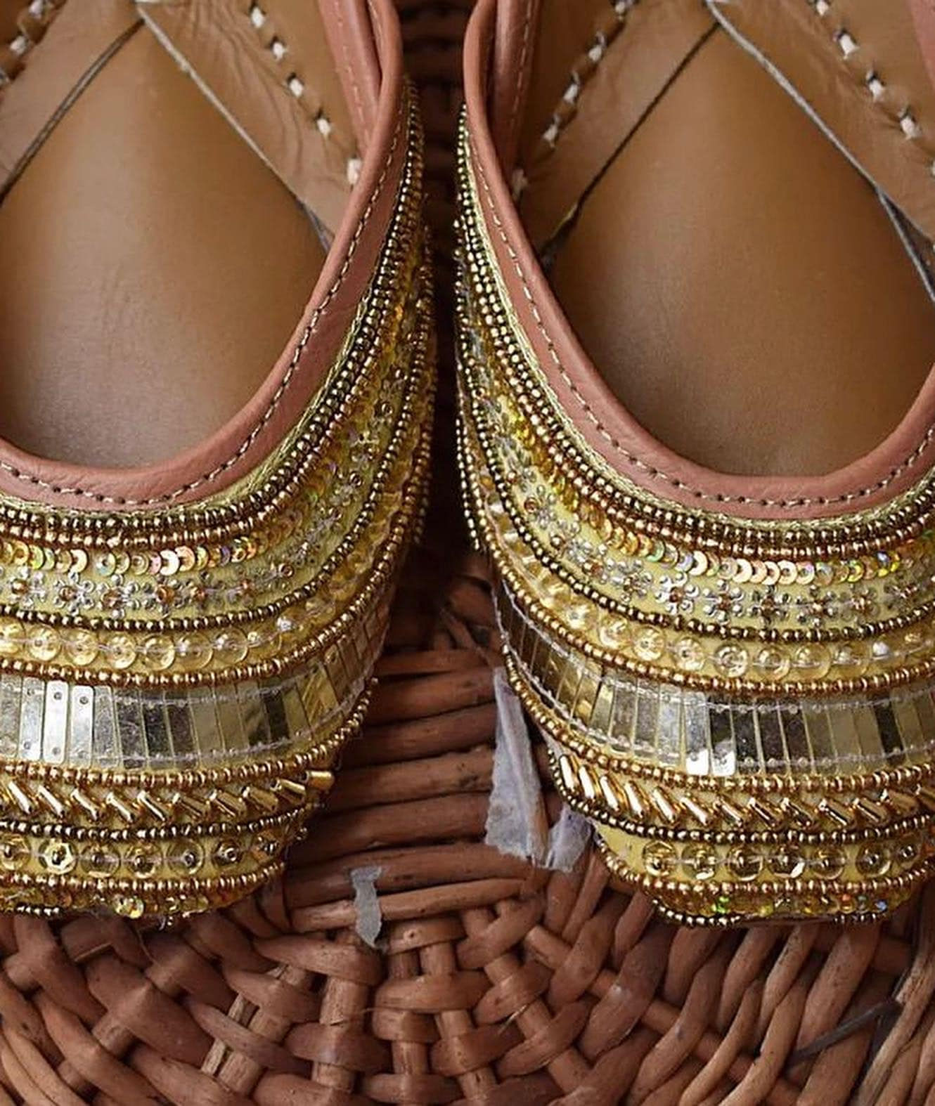 ExquIsite Embellished Jutti