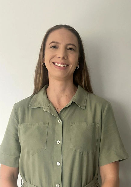 Erica Robinson photo_edited_edited.jpg