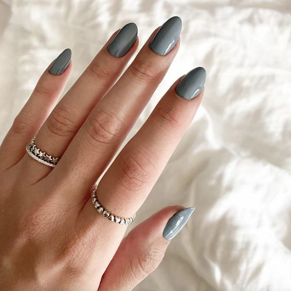 gray-nail-color