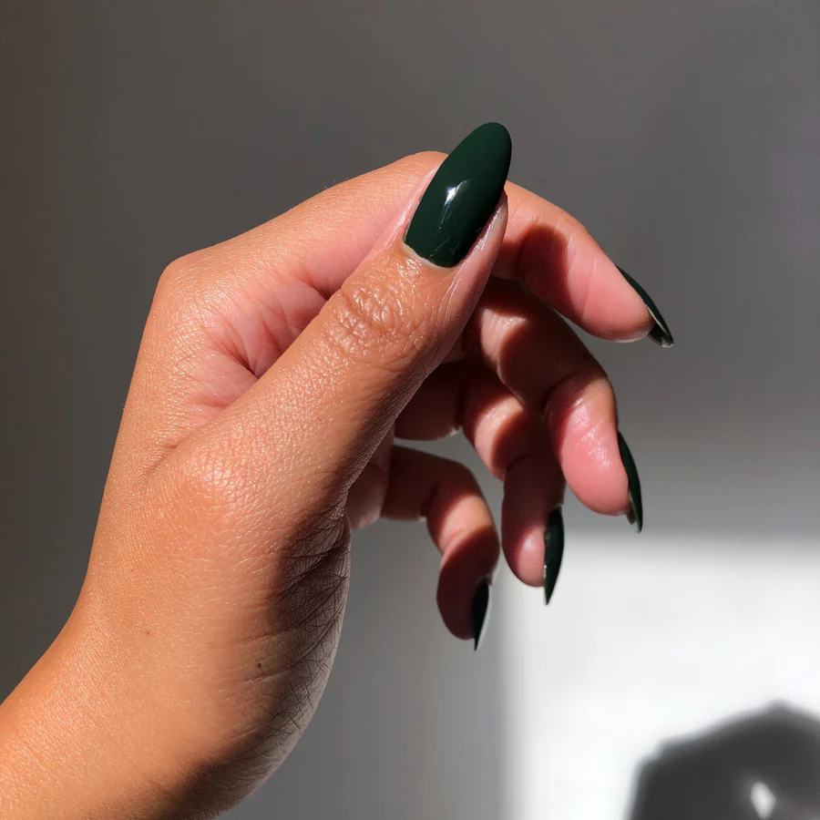 chic-black-nail-color
