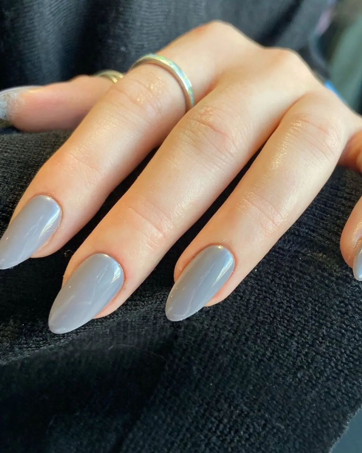 gray-nail-color