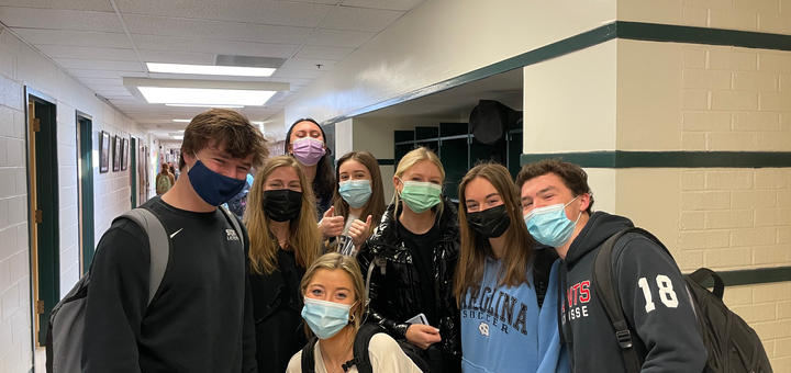 Students in the class of 2022 are excited to finally be in the halls together again after a year of divided learning! As of the first two weeks of March, all seniors and juniors were able to return to school and be with each other again despite their cohort color.