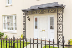 Cast iron surround.jpg