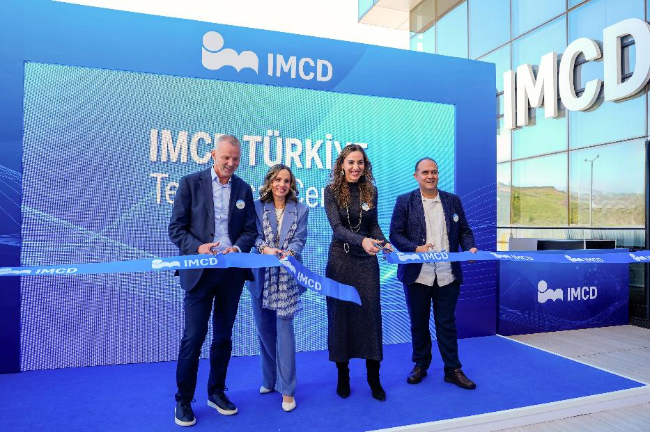 From left to right : John Robinson, Global Director IMCD Pharmaceuticals and Executive Committee member, Aylin Zakuto, Managing Director IMCD Türkiye, Irene Cantos, Global Director IMCD Beauty & Personal Care, Zafer Erkanlı, Finance and Operations Director IMCD Türkiye (Photo: IMCD)