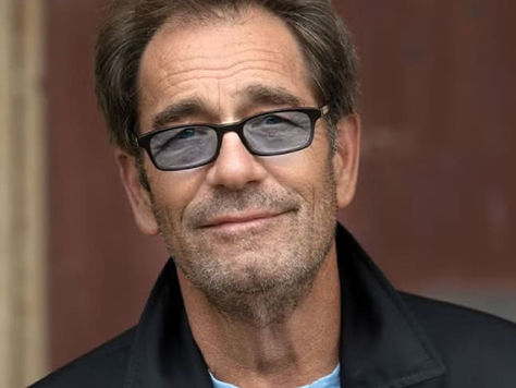 Huey Lewis Proves Hearing Loss Doesn’t End the Music