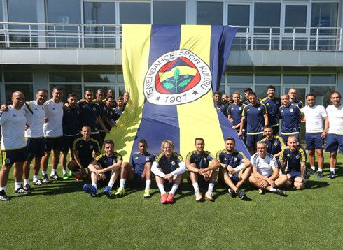 Profesyonel Futbol Takımımızdan Dünya Fenerbahçeliler Günü Kutlaması